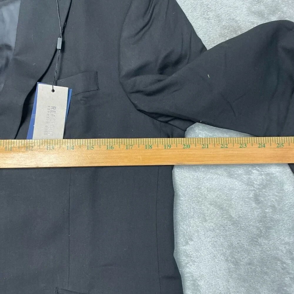 Kenneth Cole Reaction Men's 38 Regular Two-Button Black Suit Jacket L1310